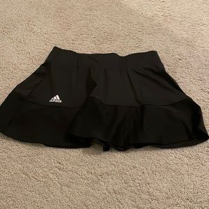 Adidas womens M golf or tennis skirt